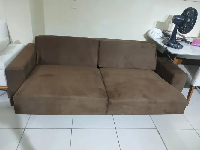 Sofá retrátil marrom