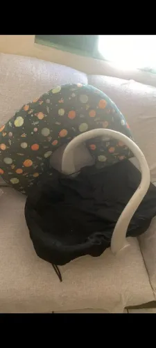 Bebê conforto e almofada de amamentação