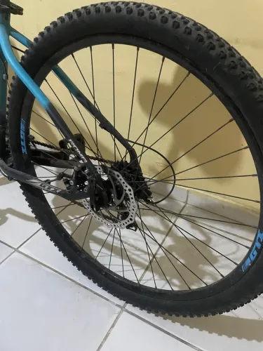 ? Bicicleta GTI Roma aro 29, 21 marchas, freio a disco.