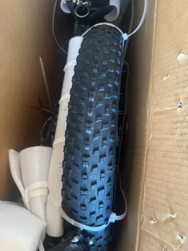 iPhone 15 pro mais bicicleta elétrica 