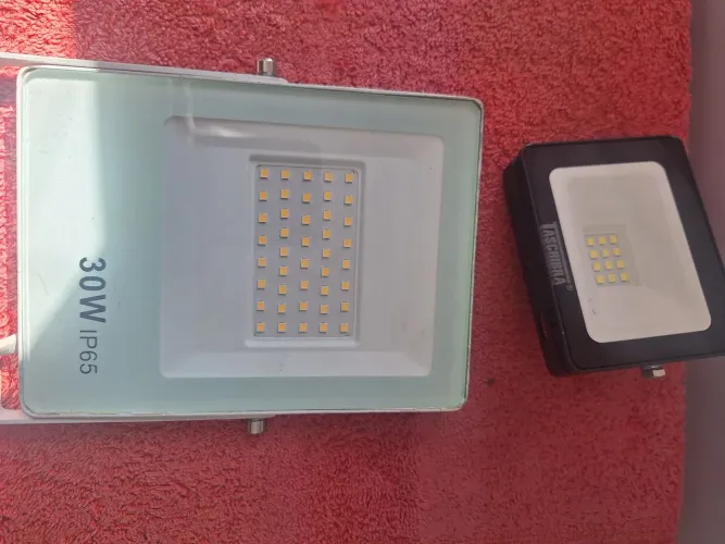 refletores usado bivolt pra quinta garagem