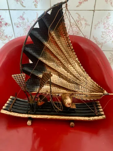 Escultura em formato de Caravela em Cobre,