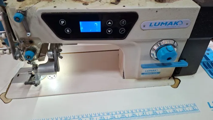 Máquina de Costura Reta Industrial com Aparelho de Franzir / Fru-Fru