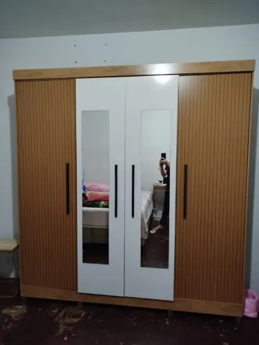 Guarda roupa grande em perfeito estado