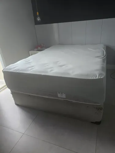 Vendo Cama box com Baú e Colchão Serta 1,38x1,88