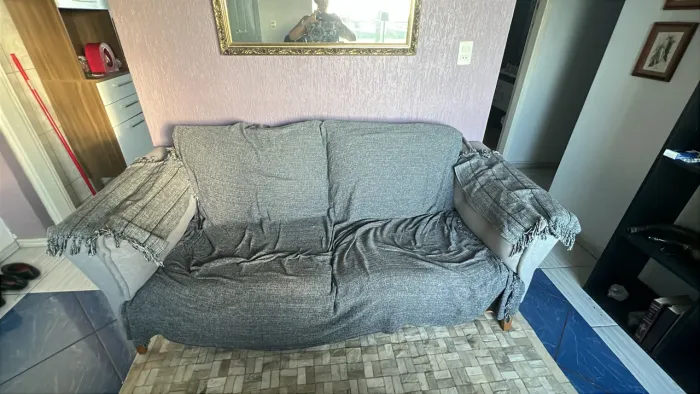 Vendo sofá 2 lugares bem confortável