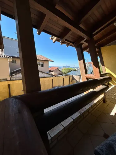 ALUGO APARTAMENTO 2 DORMITÓRIOS ANUAL NA PRAIA DO SANTINHO