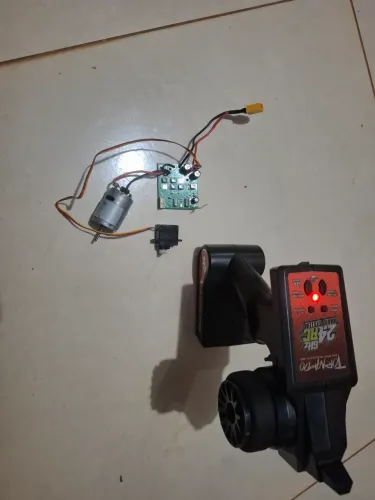 Placa controladora + radio controle, motor e servo - ideal para projetos