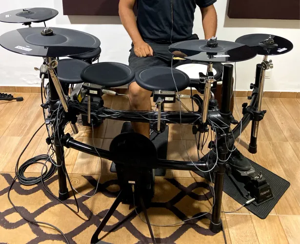 Bateria Eletrônica Fenix EFD400, com Módulo Alesis DM5 e pedal de Hihat Roland FD7.