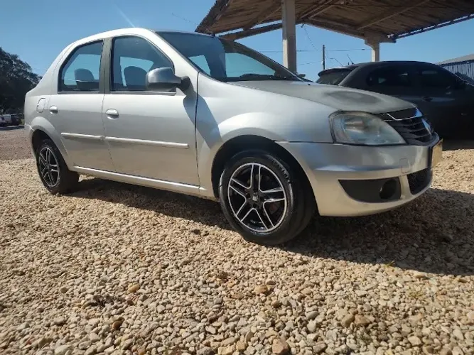 Renault Logan Expression Hi-flex 1.6 8V 4P 2013