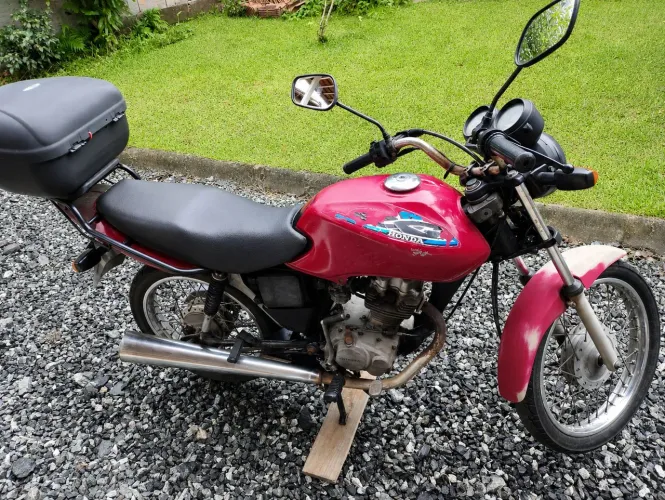 Vende moto CG Titan vermelha