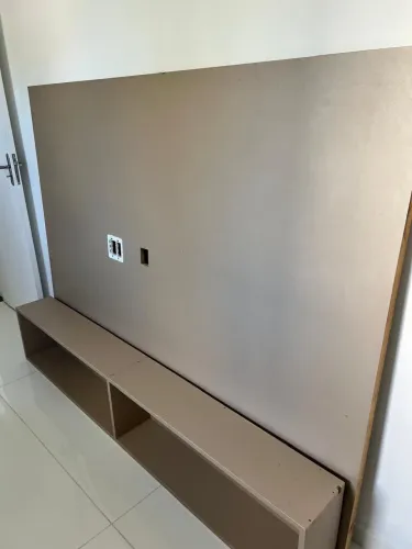 Painel para TV com rack suspenso/baixo em MDF bege/taupe 1,98m
