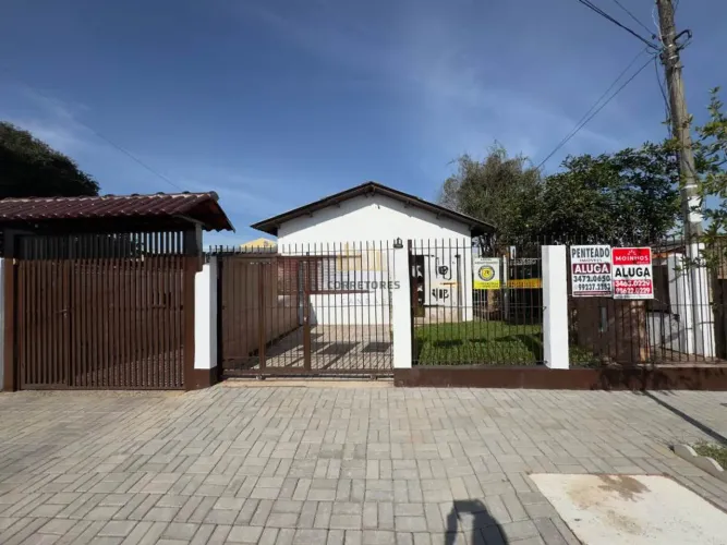 Casa com 2 dotmitorios, 1 vaga de garagem para alugar no bairro Harmonia em Canoas