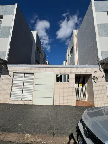 Aparamento 2 quadros/1 banheiro.