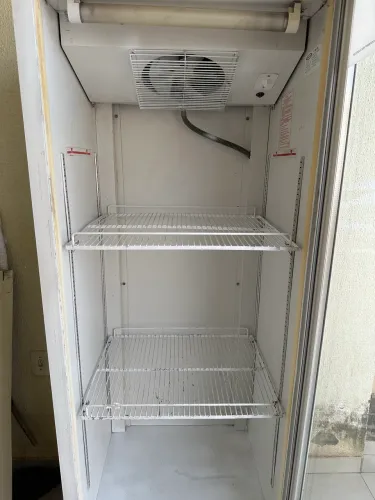 Vendo expositor vertical 220V 