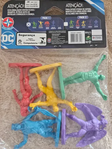 Lote Figuras Estrela DC Pinguim Aquaman Gavião Negro Mulher Maravilha e Superman