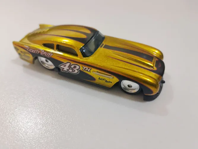 Hotwheels Super T'hunt (STH) Aston Martin DB4GT