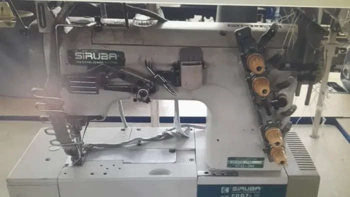 Máquina ombro a ombro,semi nova, modelo Galoneira, marca siruba.