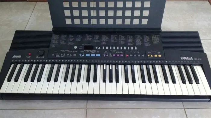 Teclado Yamaha PSR-210 - troco por baixo