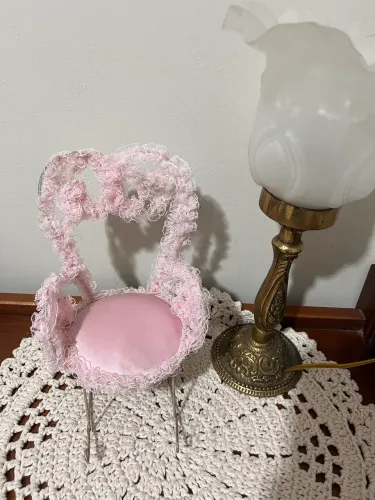 Cadeira para boneca.
