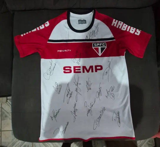 Camisa de treino 2014 com 18 autografos 