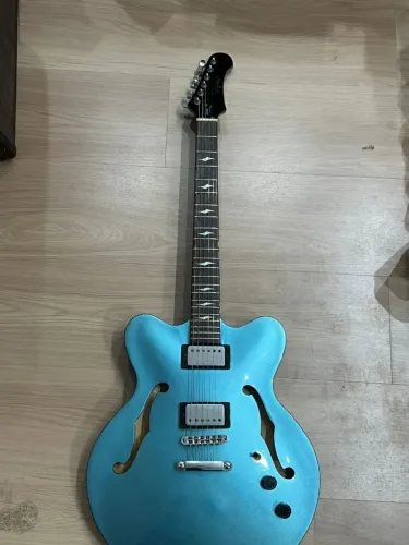 Guitarra Tagima Seattle semi-acustica - som encorpado e versátil