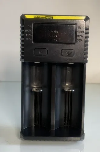 Carregador duplo de pilhas e baterias New i2 Nitecore seminovo