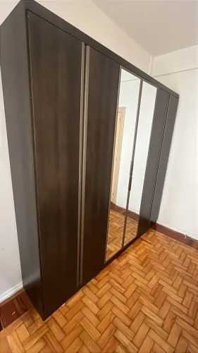 Guarda-roupas de casal grande em ótimo estado