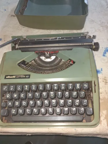 maquina de escrever olivetti do Brasil