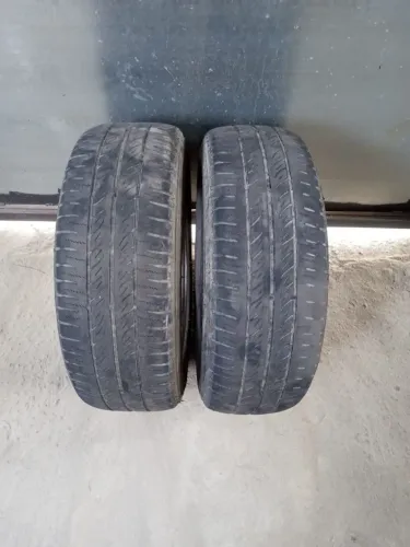 Pneus 185/65/14 usados em bom estado. R$100,00.