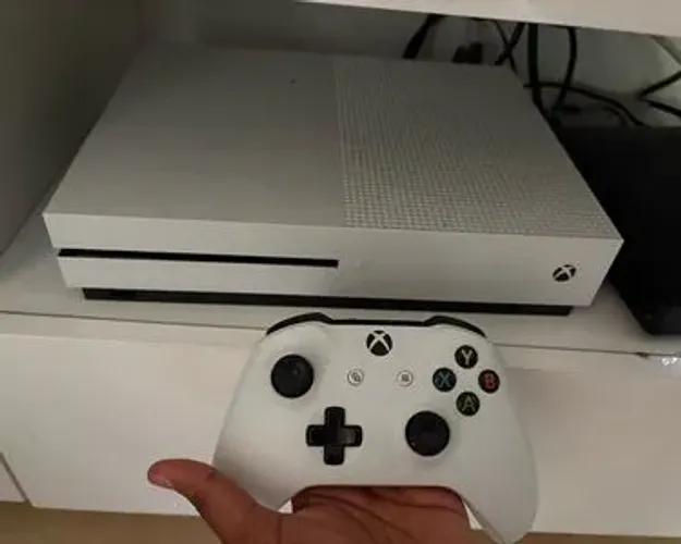 Vendo Xbox one 1 mante + 1 HD