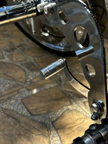 Capa Pedal de Marcha Shadow 600 em Alumínio - Acabamento Premium