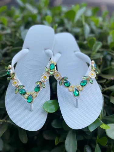 Chinelos branco com cabedal