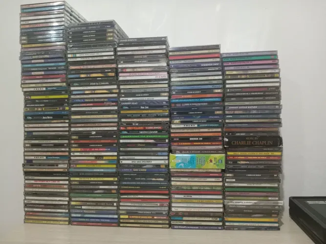 Kit com 200 cds sortidos