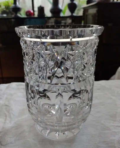 Maravilhoso vaso de cristal tcheco, um presente de casamento para minha mãe em 1948.