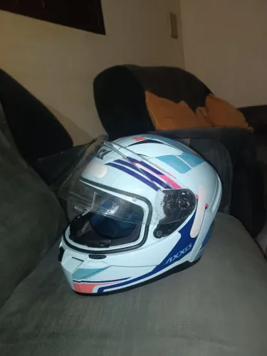 CAPACETE AXXIS EM ESTADO DE NOVO ZERO, USADO APENAS 3 VEZES.