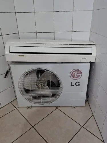 Ar condicionado 12.000 BTUs quente e frio