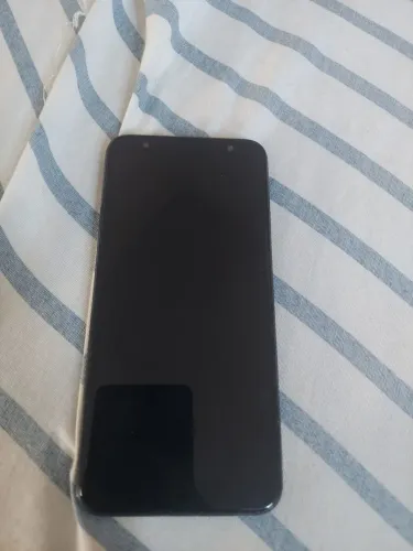 celular j6