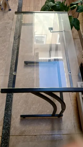 MESA / ESCRIVANINHA EM VIDRO E FERRO PRETO