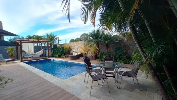 CASA EM CONDOMINIO 450m² COM 04 DORMITÓRIOS - LOCAÇÃO CAMPO COMPRIDO
