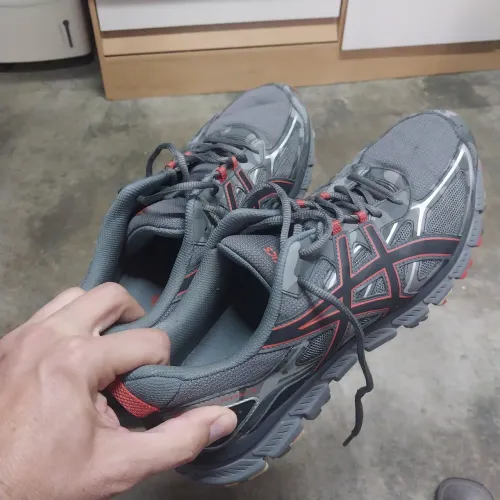 Tênis ASICS
