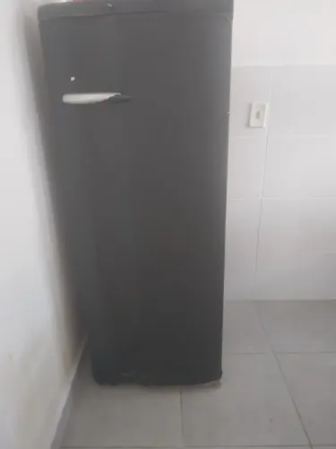 Vendo urgente geladeira usada