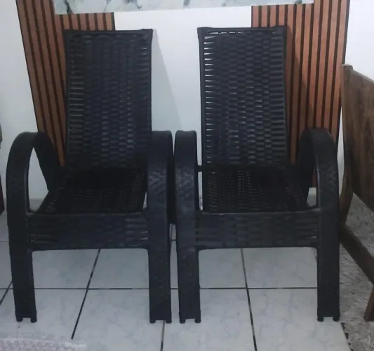 Vendo essas duas cadeiras semi novas *09