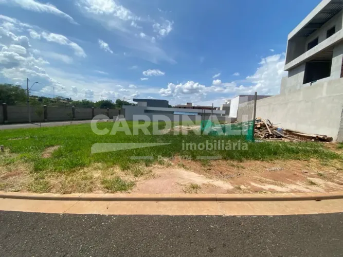 Excelente lote em condomínio fechado na região do Shopping em São Carlos - SP