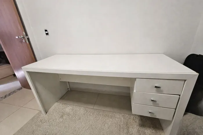 Mesa de escritório usada