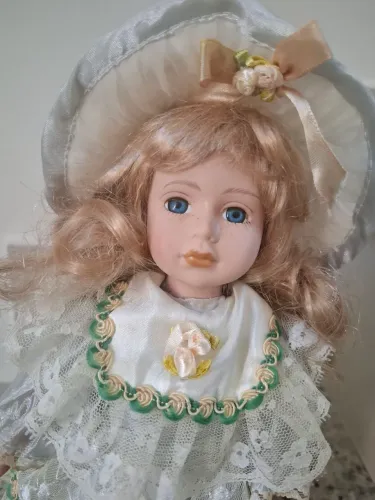 Boneca de Porcelana Vintage