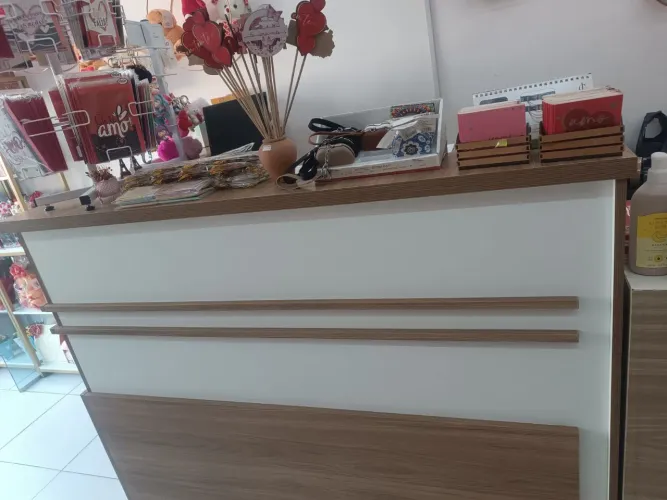 VENDO UM BALCÃO DE LOJA TODO EM MDF