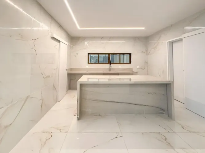 Terras Alphaville Casa Duplex com 4 Suítes no Novo Uruguai