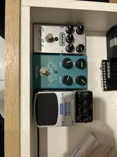 Pedalboard e pedais de guitarra($ na legenda)
