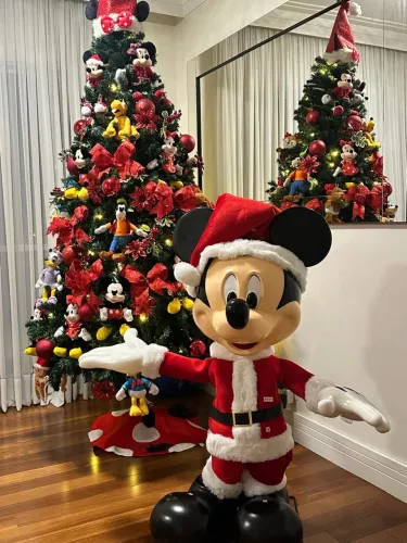 MICKEY NATALINO EM TAMANHO REAL, SE MEXE E SE COMUNICA EM INGLÊS
